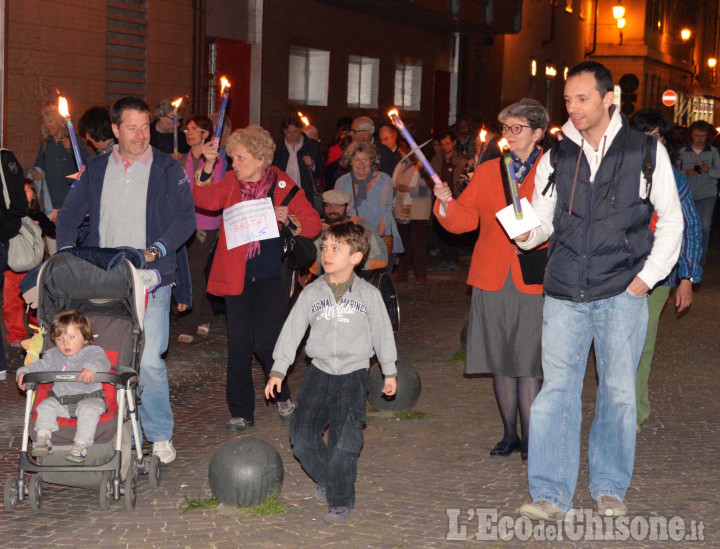 Pinerolo: venerdì 20 da piazza Duomo fiaccolata per la pace