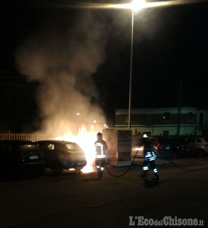 Nichelino: cassonetti in fiamme in via Bengasi
