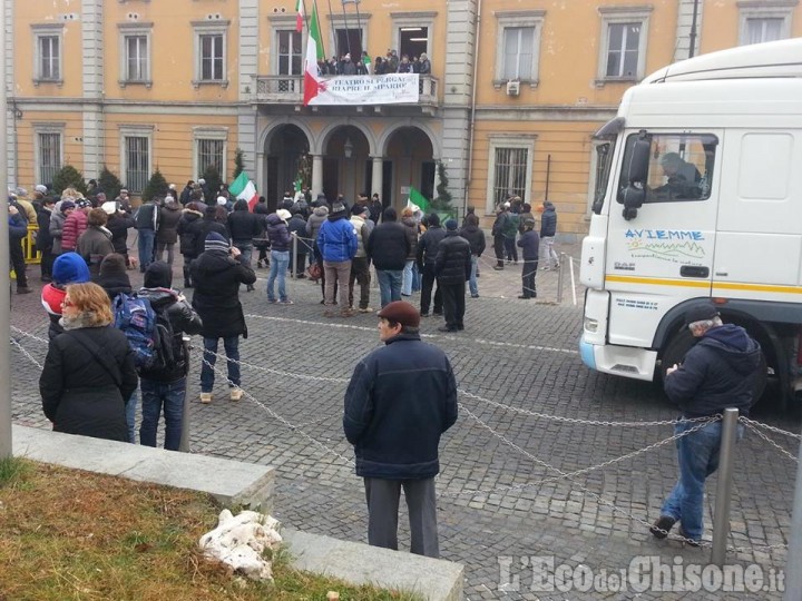 Nichelino: i forconi assediano il Comune