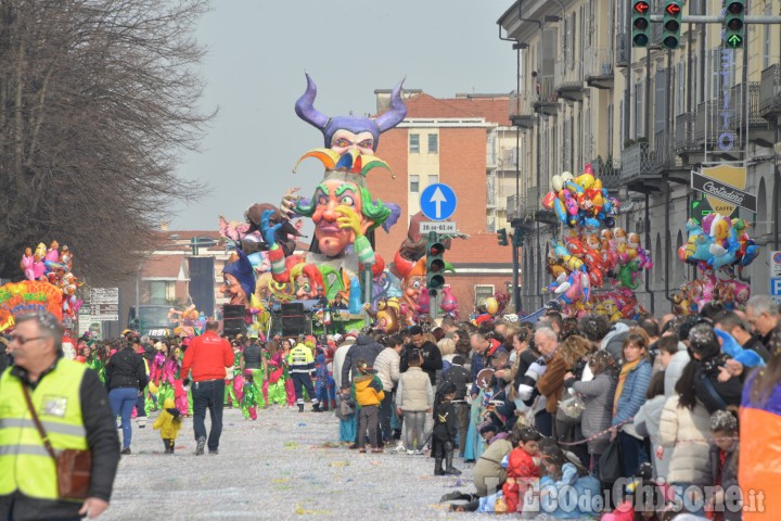 Pinerolo rinvia causa neve la sfilata di Carnevale