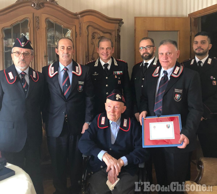 Paesana: i carabinieri festeggiano i 100 anni dell’appuntato in congedo Valter Giaccone