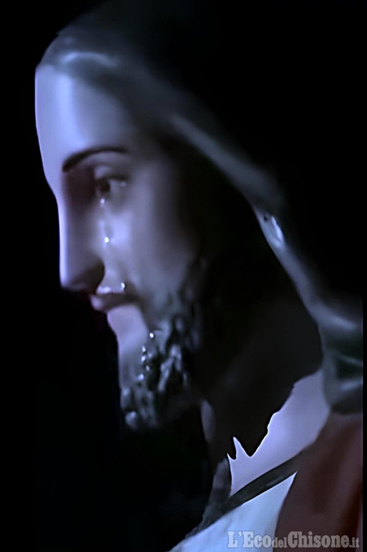 Lacrime dalla statua di Gesù a Stupinigi