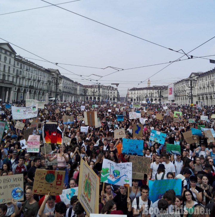 Friday for Future, a Torino sfilano in migliaia: tutti giovani e giovanissimi