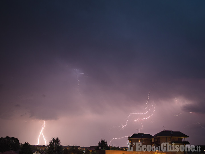 Attesi in serata i primi temporali, temperature a picco tra domenica e lunedì