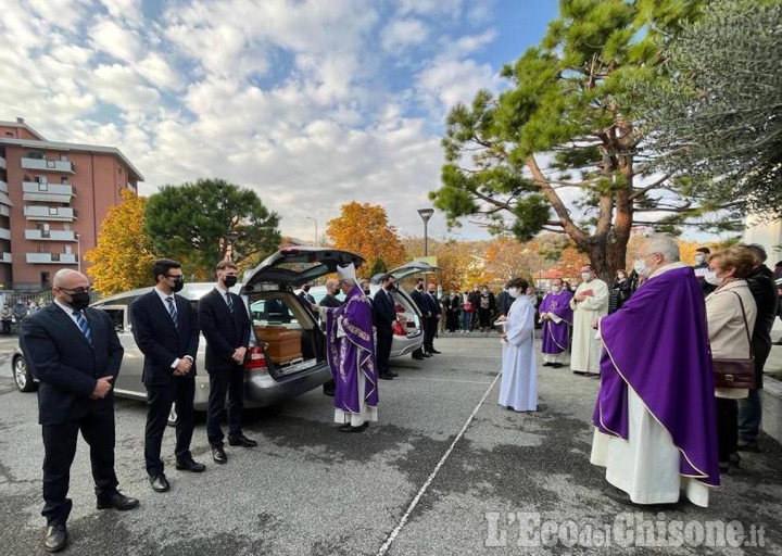 Pinerolo: celebrati i funerali di Maria Rosa Fiore e Dario Lisdero