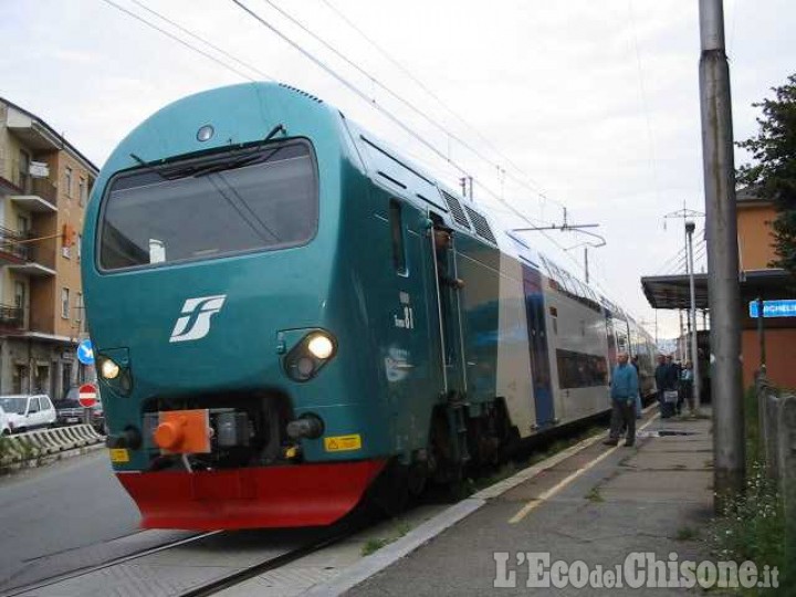 Treno bloccato alla stazione di Nichelino, scendono molti passeggeri