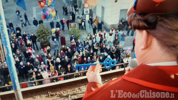 Gianduja e l&#039;ingresso ufficiale a Pinerolo con la chiave dell&#039;accoglienza