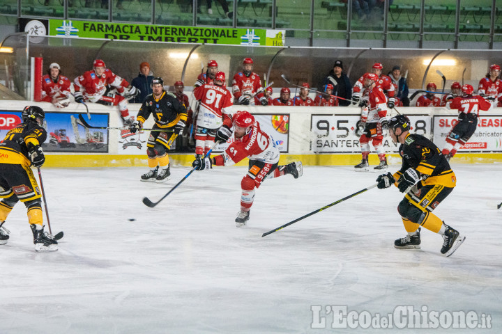 Hockey ghiaccio, al Cotta Morandini di Torre Pellice è il sabato del Valpe Day