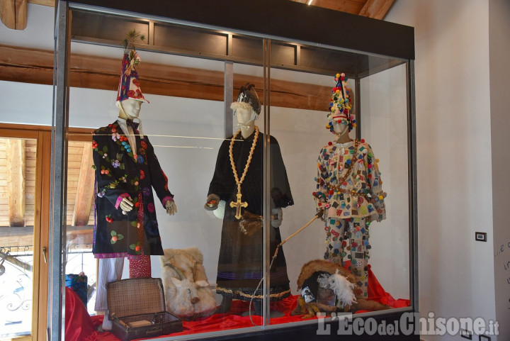 Sestriere: Museo del Carnevale Storico di Champlas e mostra di pittura