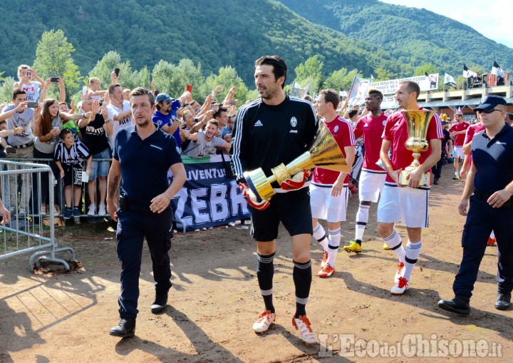 Villar Perosa, dopo la sfilata dei trofei l&#039;amichevole juventina per la festa del pubblico