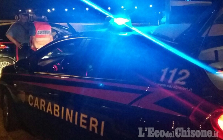 Pinerolo: a spasso con un grosso cane, picchia e rapina due studenti, arrestato 35enne