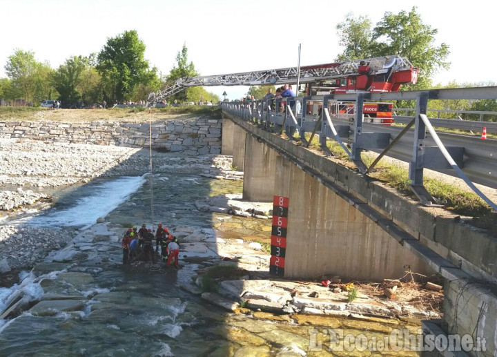 Garzigliana: bovino nel fiume a Montebruno, l&#039;intervento dei Vigili del fuoco