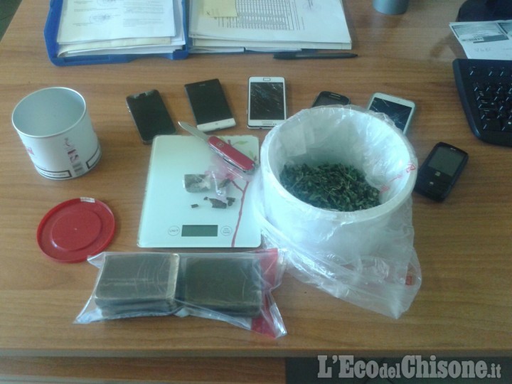 Arrestato spacciatore sulla Torino-Pinerolo: in auto aveva mezzo chilo di hashish 