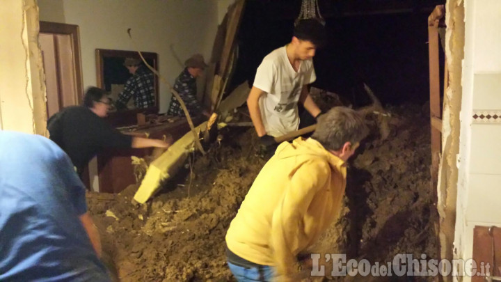 Alluvione, Perosa: gara di solidarietà, volontari al lavoro