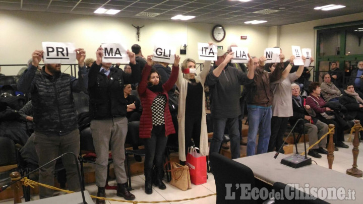 Profughi a Nichelino: protesta di Lega e Fratelli d&#039;Italia