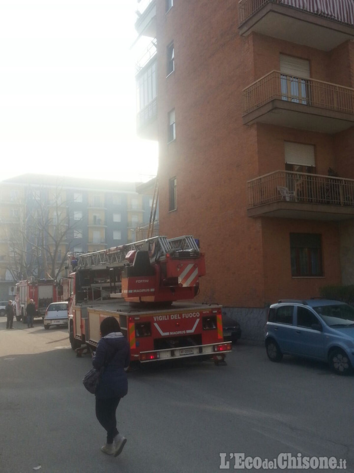 Nichelino: Vigile del fuoco cade dalla scala
