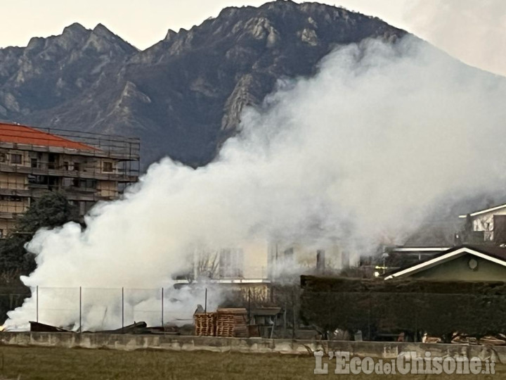 Frossasco: ancora fumo, ma bruciano solo sterpaglie 