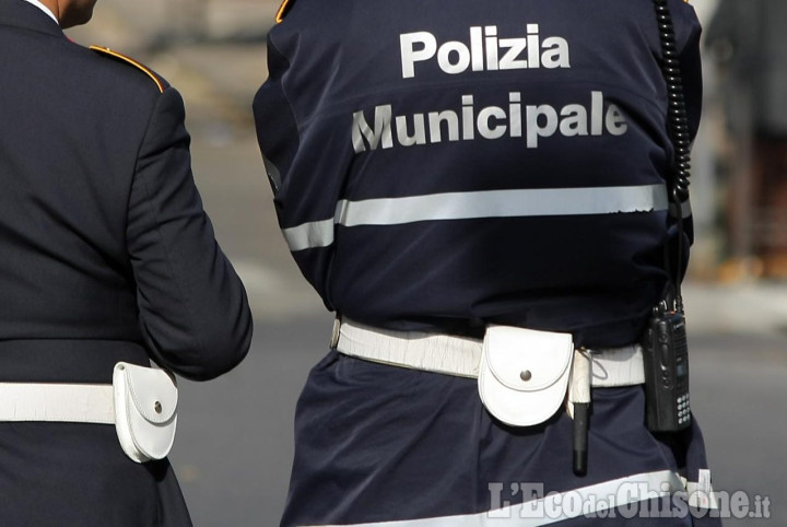 Concorso da commissario dei Vigili urbani, nel bando pure il test di gravidanza: Vigone e Torre Pellice rispondono alle polemiche 