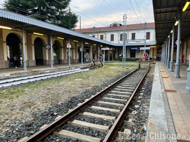 Pinerolo, incidente alla stazione centrale, ritardi sulla linea ferroviaria.