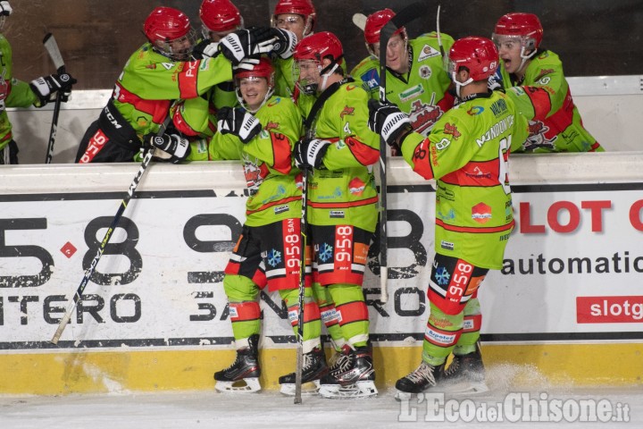 Hockey ghiaccio, esordio super della Bulldogs Valpellice in Ihl: Fiemme si inchina all'overtime