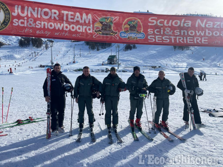 Sestriere: corso d'aggiornamento per 50 istruttori militari di sci sulle piste del Colle