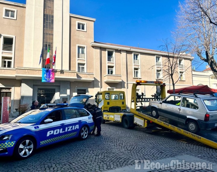 Pinerolo: ubriaca al volante davanti al Comune, fermata dalla Polizia Municipale 