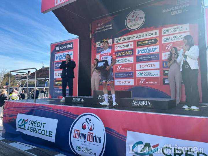 Ciclismo, ad Orbassano la Milano-Torino premia una sorpresa olandese, beffato Gaviria