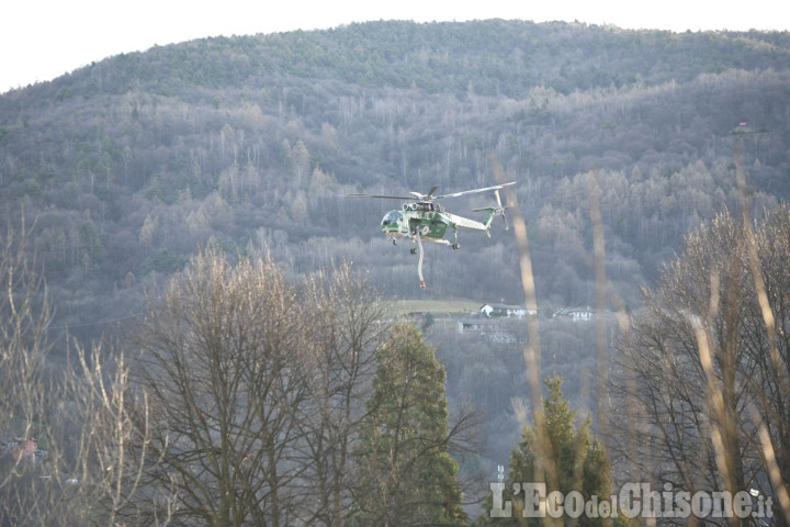 Incendio Prarostino, elicottero in azione e nessun danno alle abitazioni