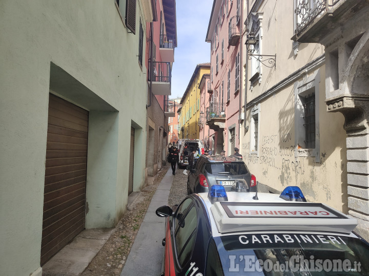 Omicidio in via Sommeiller, la polizia locale la prima ad intervenire: «L'aggressore aveva ancora il martello in mano» 