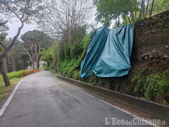 Pinerolo: smottamento in viale Tosel, strada chiusa al traffico 