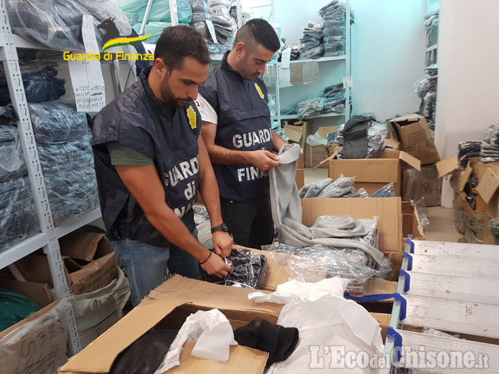 Capi di abbigliamento contraffatti, traffico sgominato dalla Guardia di Finanza di Orbassano