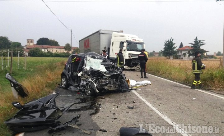 Cavour: schianto fra auto e camion, muore 59enne di Reano 