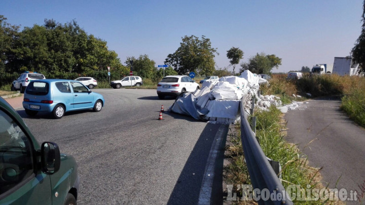 Orbassano: camion perde carico, disagi all&#039;incrocio via Volvera/Sp6