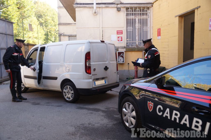 Usseaux: gli carica l&#039;auto di frutta e poi lo rapina, arrestato ambulante