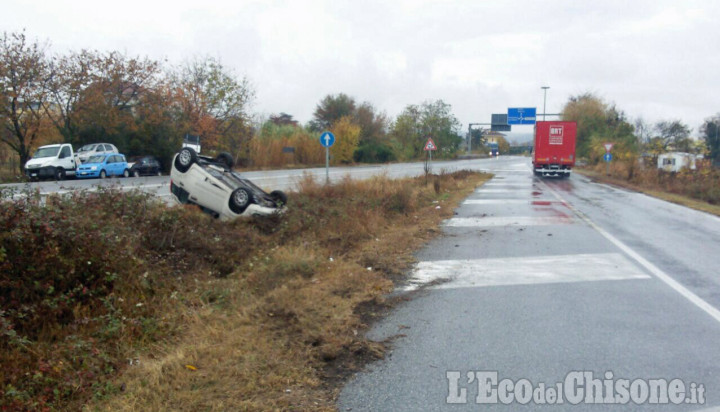 Orbassano: cappotta sulla Circonvallazione esterna, 19enne illeso