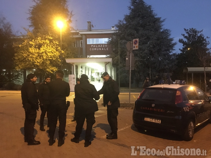 Rivalta: municipio presidiato dalle Forze dell&#039;ordine per l&#039;incontro sul treno metropolitano