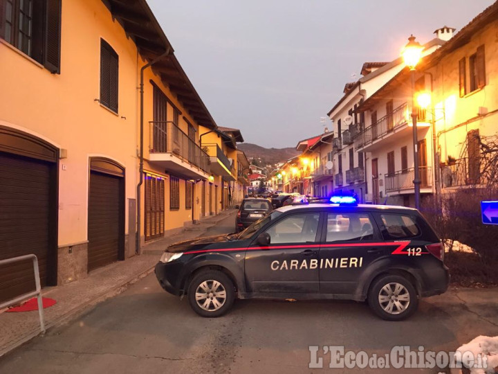San Pietro Val Lemina: si barrica in casa e tenta il suicidio, salvato dai carabinieri