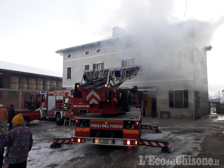 Castagnole: incendio in un palazzotto di frazione Oitana