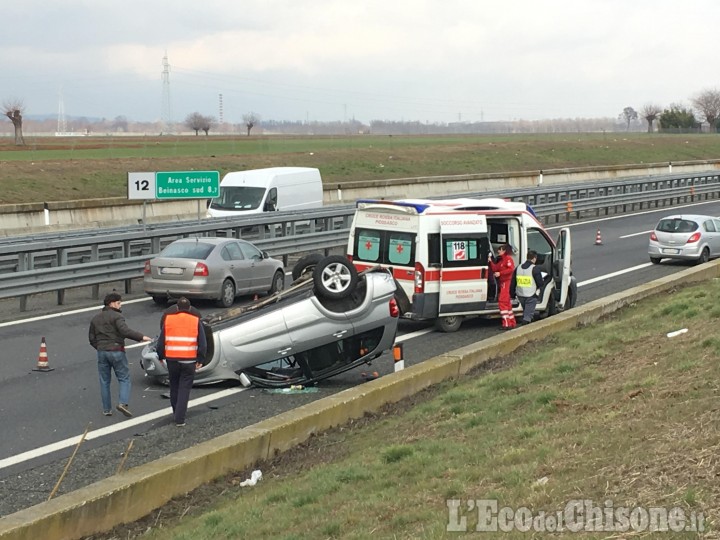 Volvera: scontro tra auto, fuoristrada si ribalta sulla Torino-Pinerolo