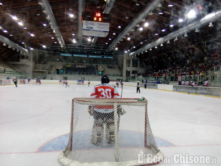 Hockey ghiaccio, storica ripartenza della Valpe con entusiasmo e 4 a 0 sul Como