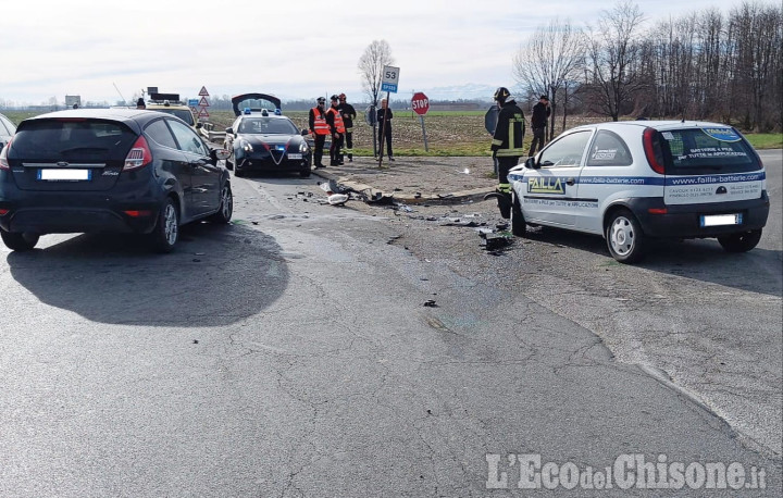 Revello, incidente sulla Provinciale 589: tre feriti lievi