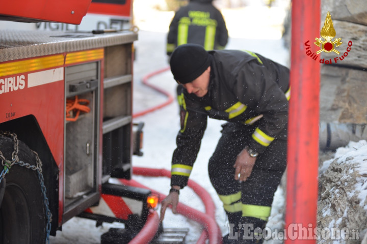 Prarostino: incendio in abitazione, Vigili del fuoco in azione 