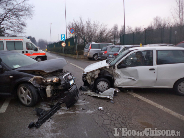 Orbassano: maxi incidente vicino al san Luigi, quattro auto coinvolte