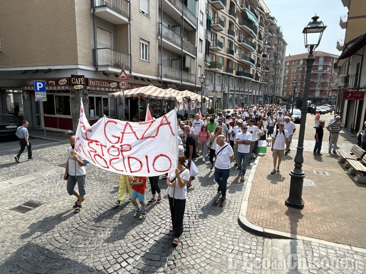 Orbassano per Gaza: oltre duecento persone alla camminata silenziosa
