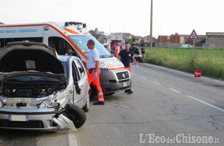 Orbassano: scontro fra auto, due feriti in strada Volvera