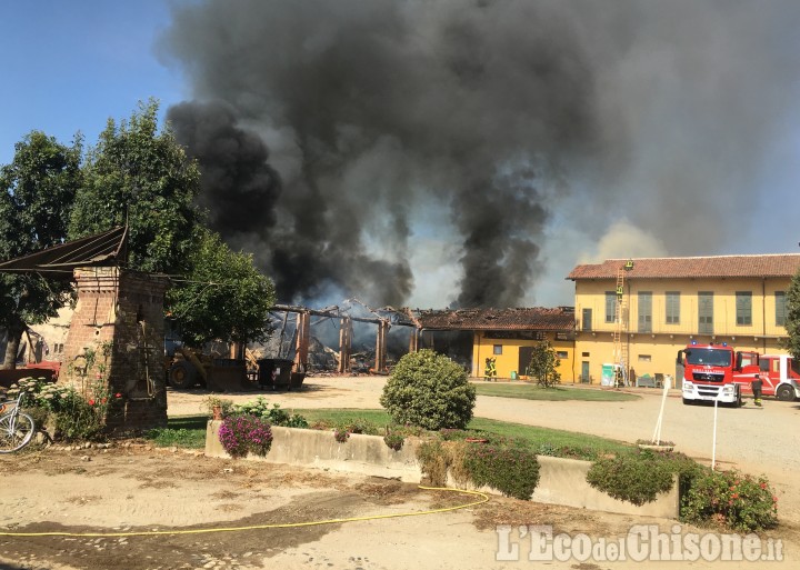 Orbassano: fiamme in via Stupinigi, brucia cascina Gorgia