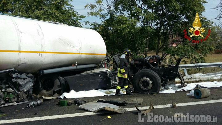 Nichelino: maxi incidente in tangenziale, coinvolti mezzi pesanti e un&#039;auto