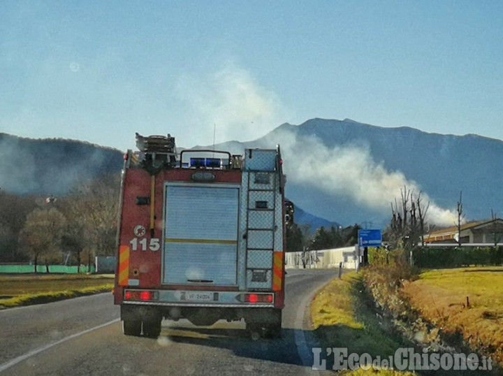 Incendi in Val Sangone numerosi focolai