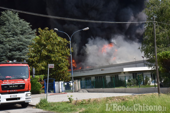 Incendio di Roletto, confortanti i risultati delle analisi su frutta, verdura e foraggio: non ci sono rischi per la salute