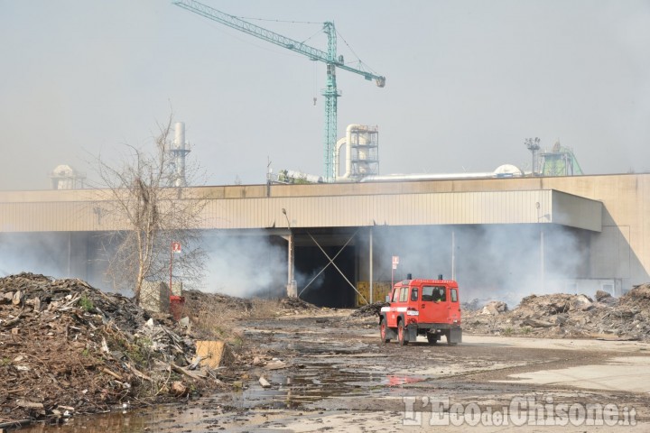 Frossasco: un anno fa bruciava la catasta di scarti legnosi al Bivio